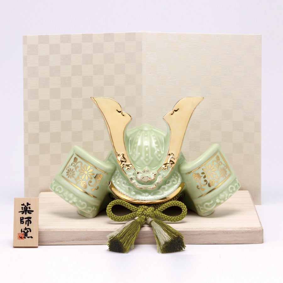 染絵出世兜(若緑) – 中外陶園オンラインストア