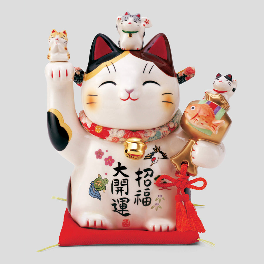 彩絵招福大開運招き猫(ちりめん首輪付6号) – 中外陶園オンラインストア