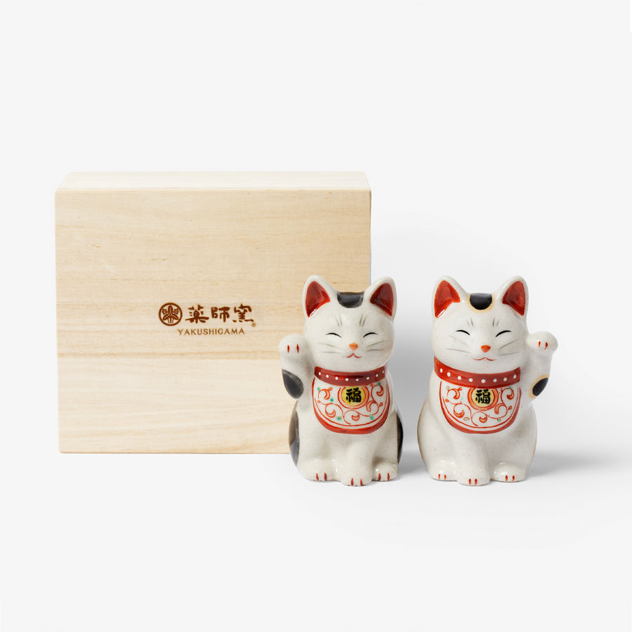 万福唐草 招き猫　ペア 陶彩万福唐草招き猫(左手上げ・中) – 中外陶園オンラインストア