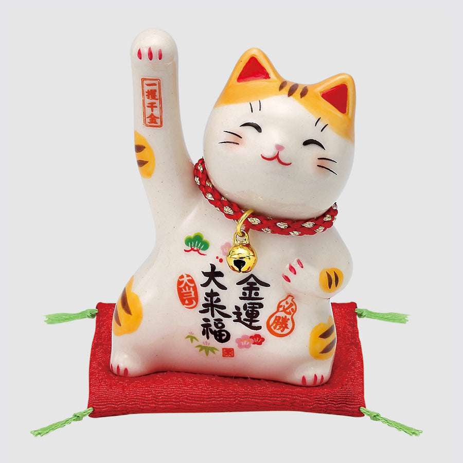 彩絵必勝金運招き猫(鈴付・小) – 中外陶園オンラインストア